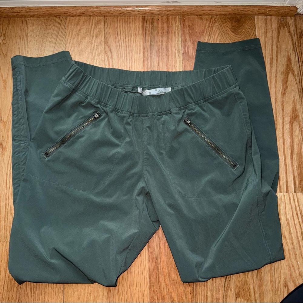 Athleta Olive Green Zip Pocket Jogger Hiking Travel Pant Elastic Waist - Size 6 - Picture 2 of 6